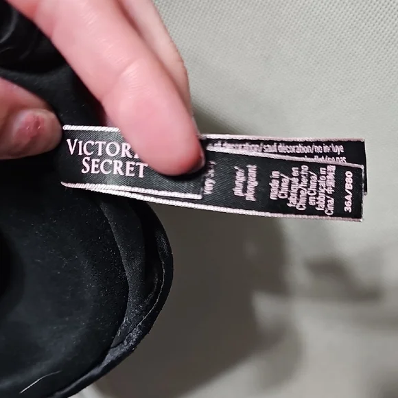 Victoria's Secret Black Strappy Bra - Picture 2 of 5